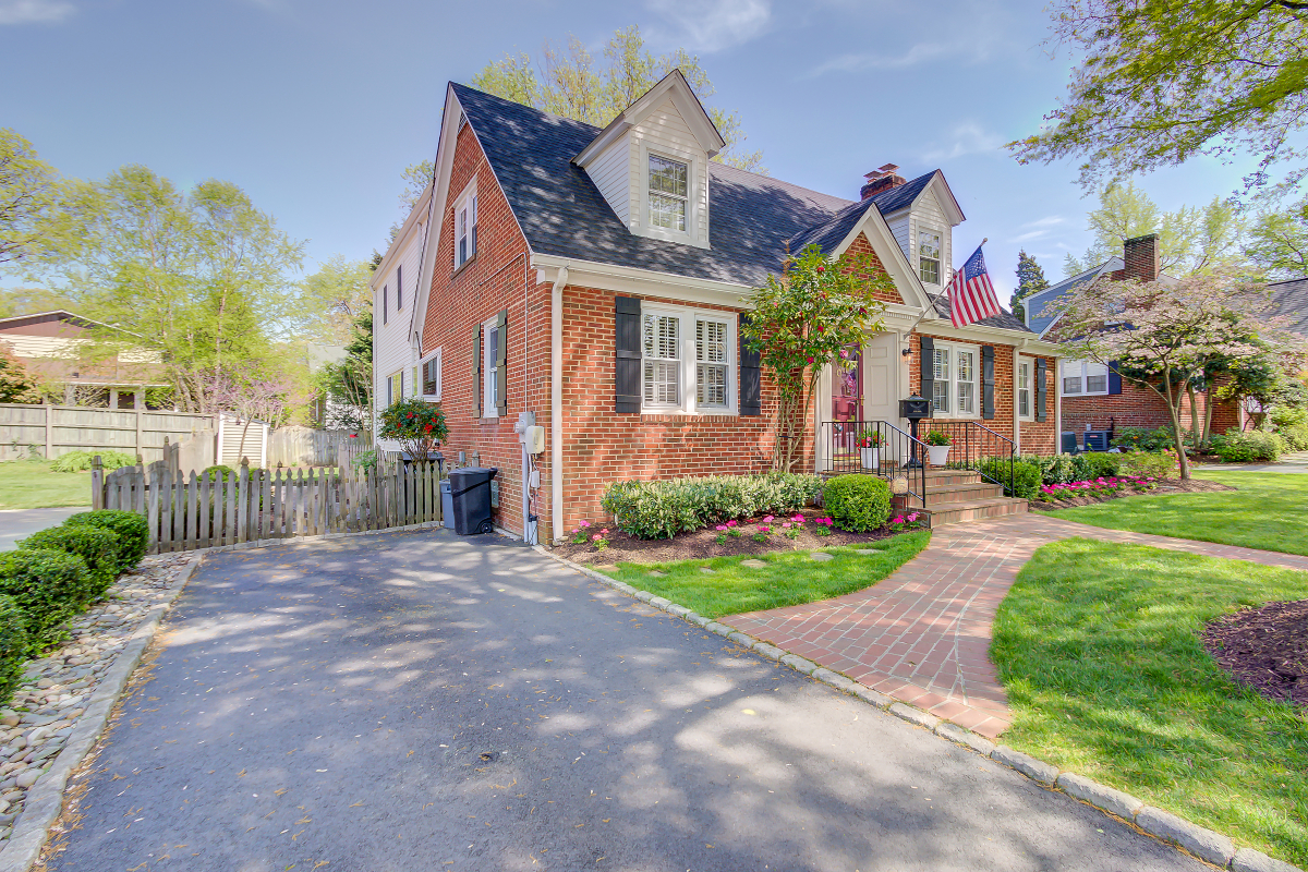 9305 Battle Street, Manassas, Virginia 20110