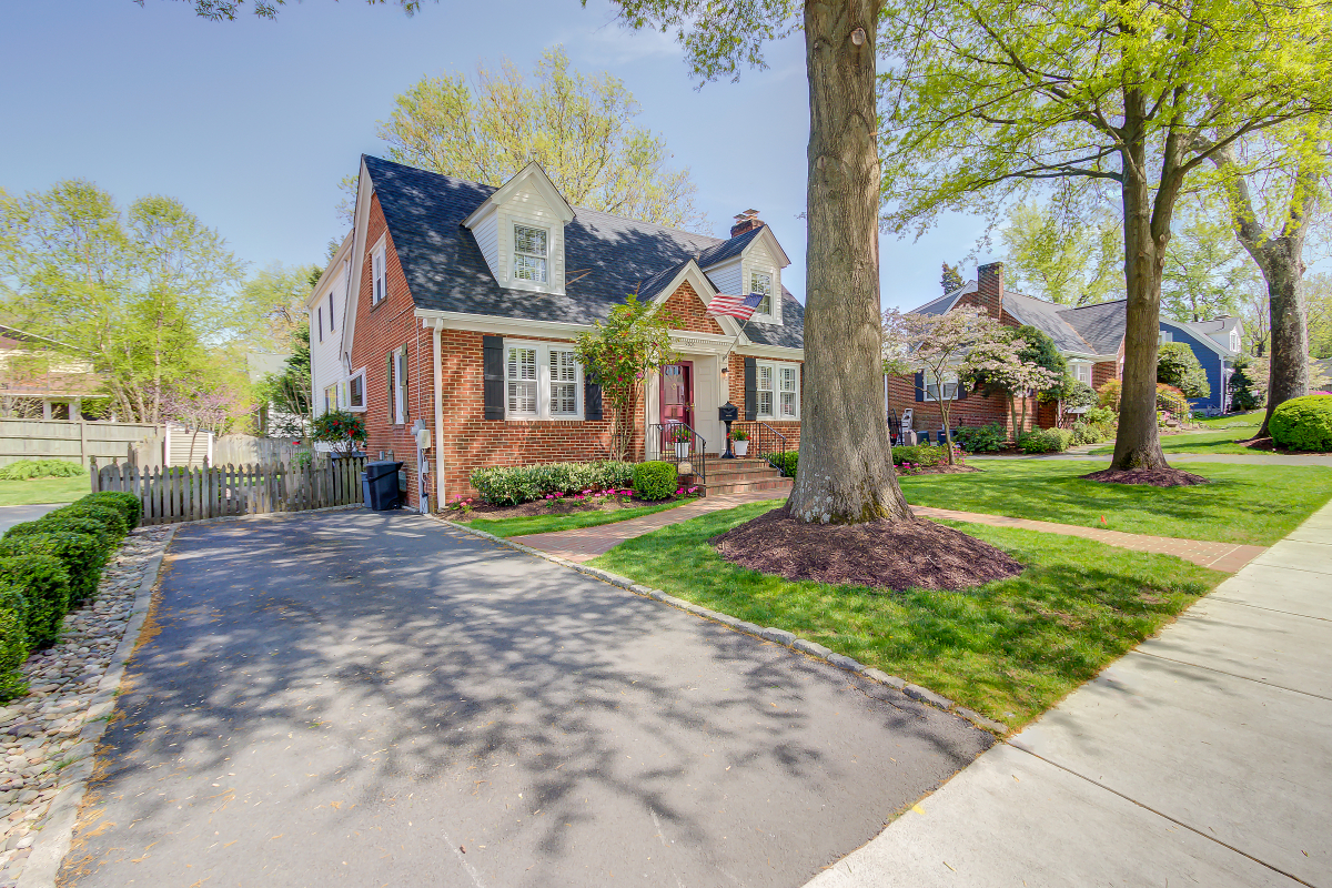 9305 Battle Street, Manassas, Virginia 20110